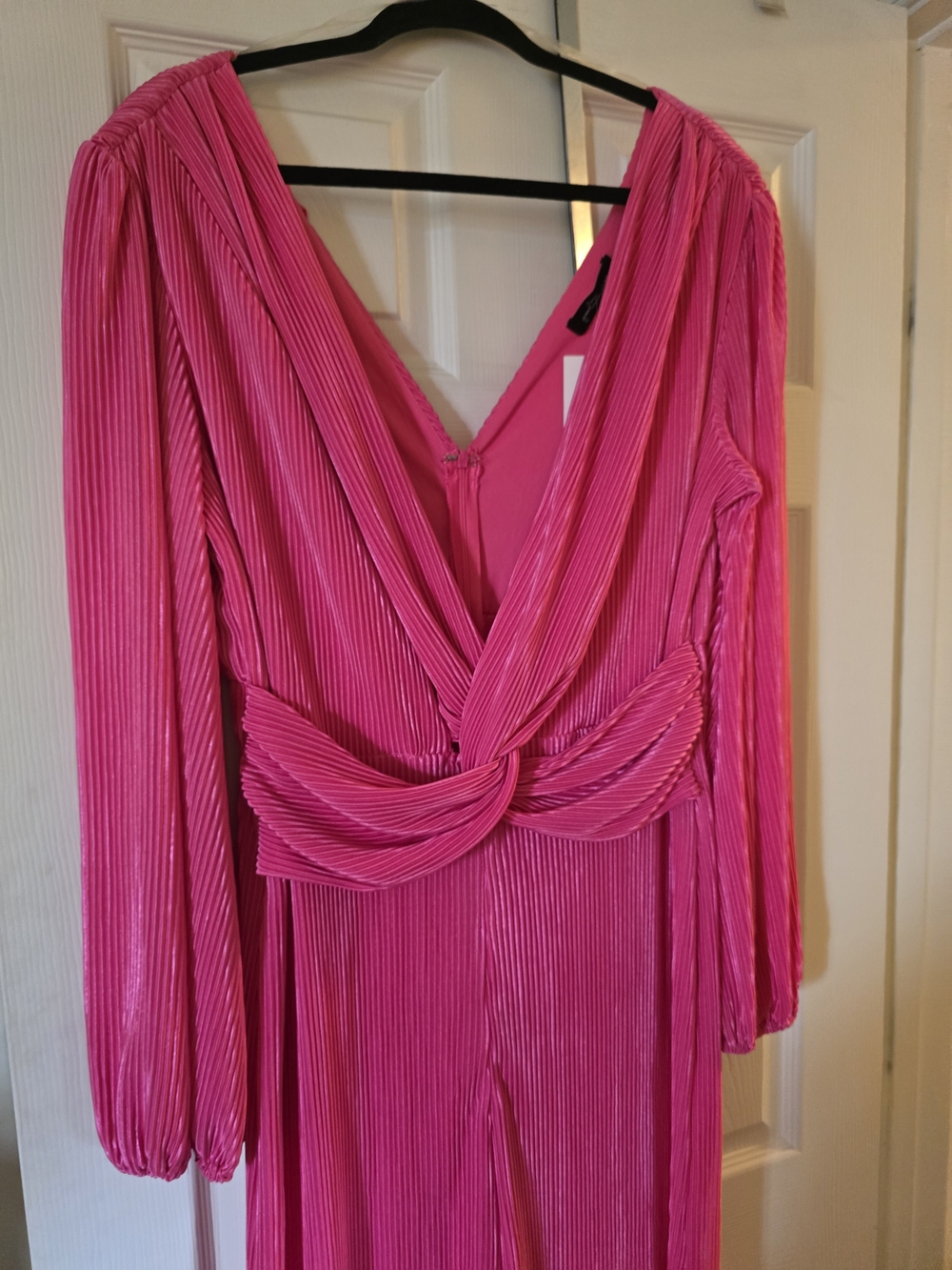 BNWT Hot Pink Pleated XL V-Neck Jumpsuit With Long Sleeves